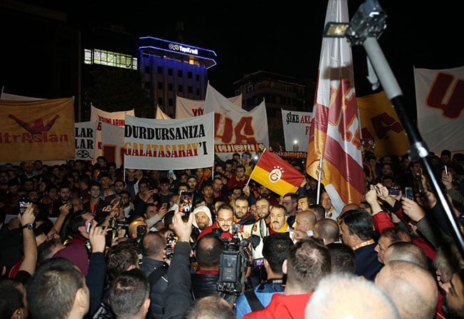 Galatasaraylı taraftarlardan TFF'ye protesto 3