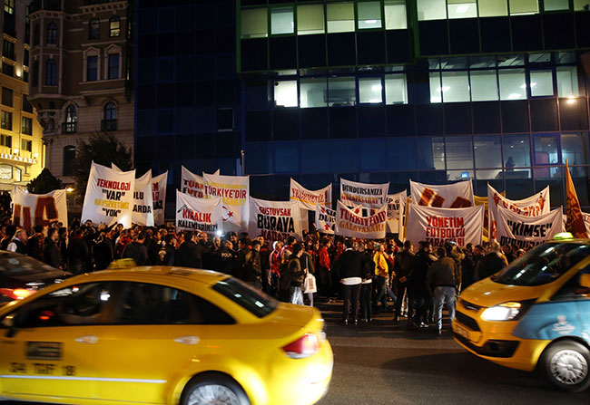 Galatasaraylı taraftarlardan TFF'ye protesto 6