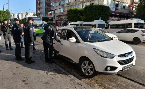 Cipteki kadınlar yol kesip kadın şoförü dövdü! 4