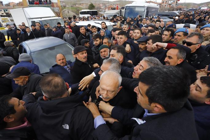 Kılıçdaroğlu'na şehit cenazesinde saldırı 11