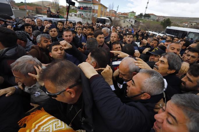 Kılıçdaroğlu'na şehit cenazesinde saldırı 6