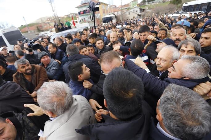 Kılıçdaroğlu'na şehit cenazesinde saldırı 7