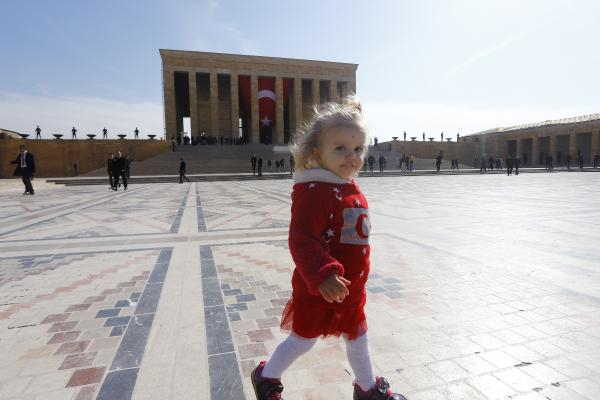 23 Nisan'da çocuklar yine Ata'sına koştu 11