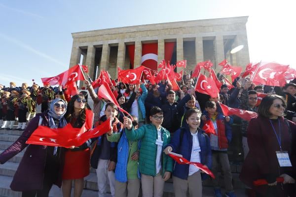 23 Nisan'da çocuklar yine Ata'sına koştu 9