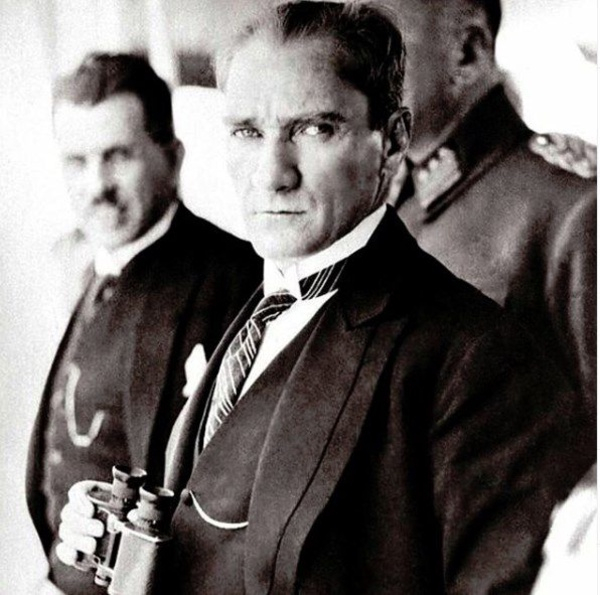 Ünlü isimler 19 Mayıs'ta Atatürk'ü böyle andı 13