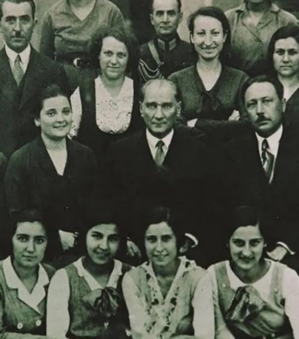 Ünlü isimler 19 Mayıs'ta Atatürk'ü böyle andı 15