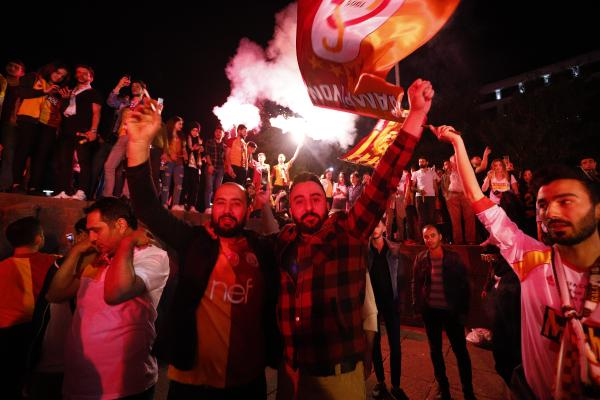 Galatasaray şampiyon oldu taraftar çılgına döndü 3