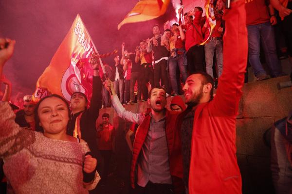 Galatasaray şampiyon oldu taraftar çılgına döndü 4