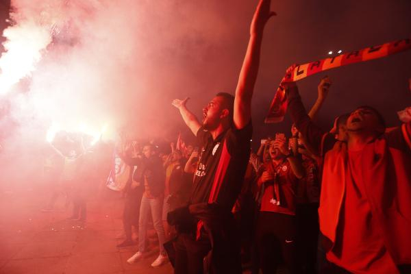 Galatasaray şampiyon oldu taraftar çılgına döndü 5