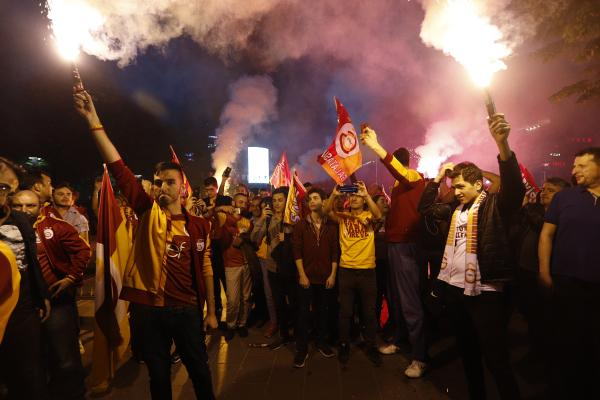 Galatasaray şampiyon oldu taraftar çılgına döndü 6