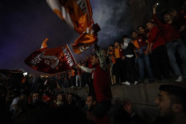 Galatasaray şampiyon oldu taraftar çılgına döndü 8