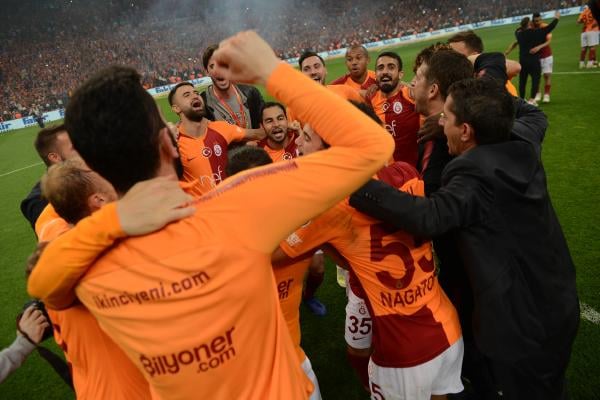 Terim ve öğrencileri şampiyonluğu böyle kutladı 5