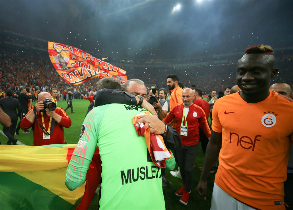Dünya basını Şampiyon Galatasaray'ı manşetlere taşıdı 13