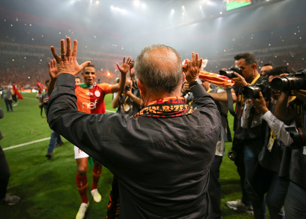 Dünya basını Şampiyon Galatasaray'ı manşetlere taşıdı 16