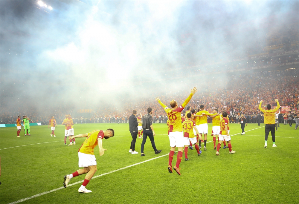 Dünya basını Şampiyon Galatasaray'ı manşetlere taşıdı 17