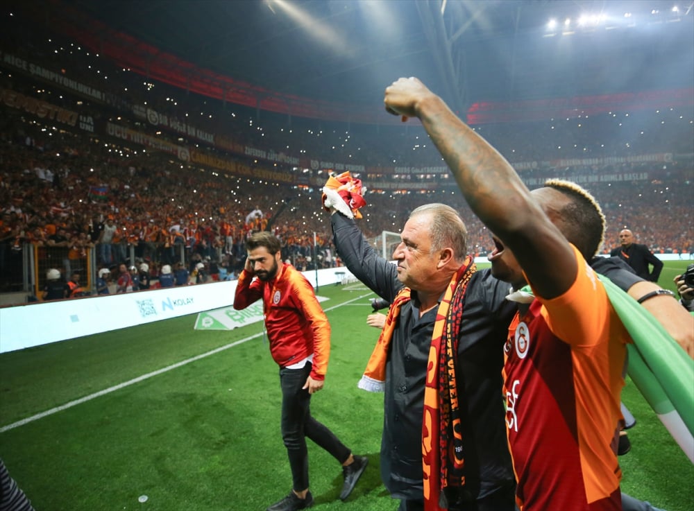 Dünya basını Şampiyon Galatasaray'ı manşetlere taşıdı 23