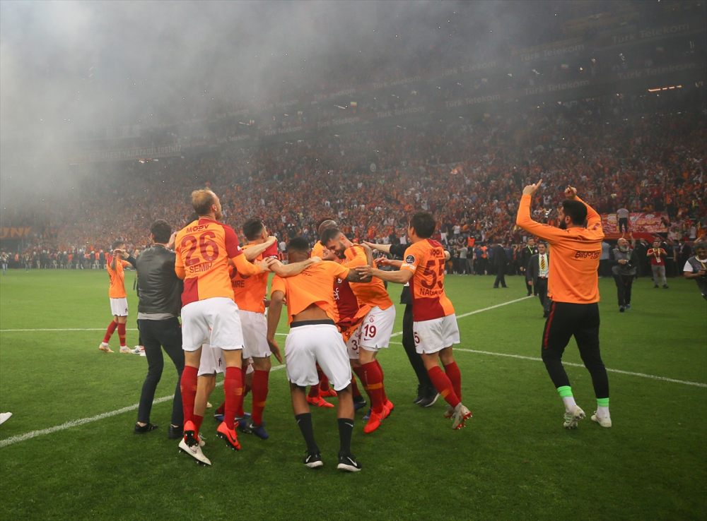Dünya basını Şampiyon Galatasaray'ı manşetlere taşıdı 27