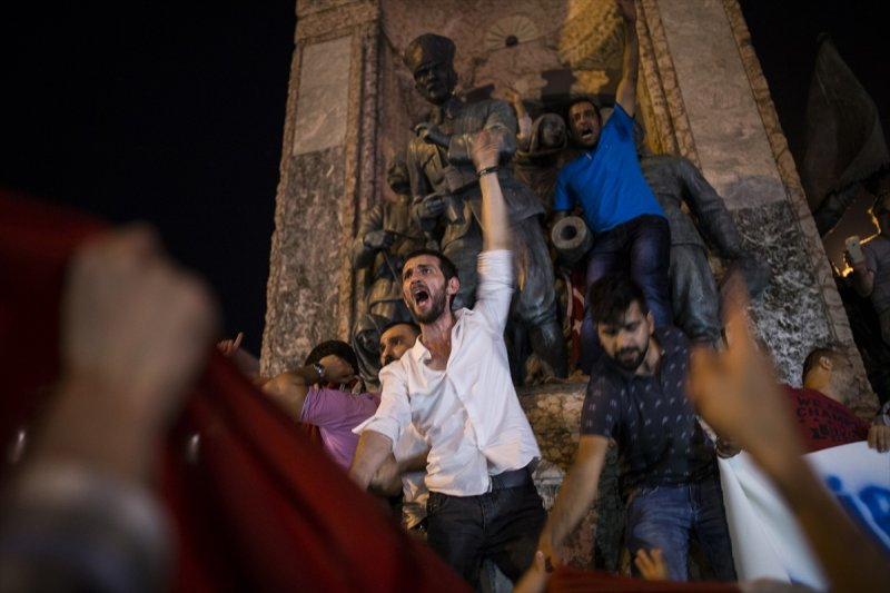 15 Temmuz'da yaşananlar fotoğraflara böyle yansıdı 3