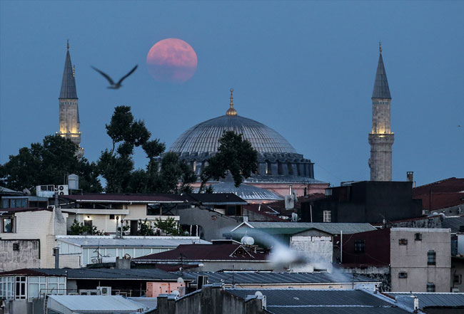 Dolunay İstanbulluları büyüledi 3