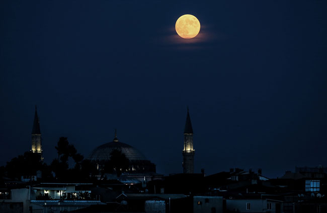 Dolunay İstanbulluları büyüledi 4