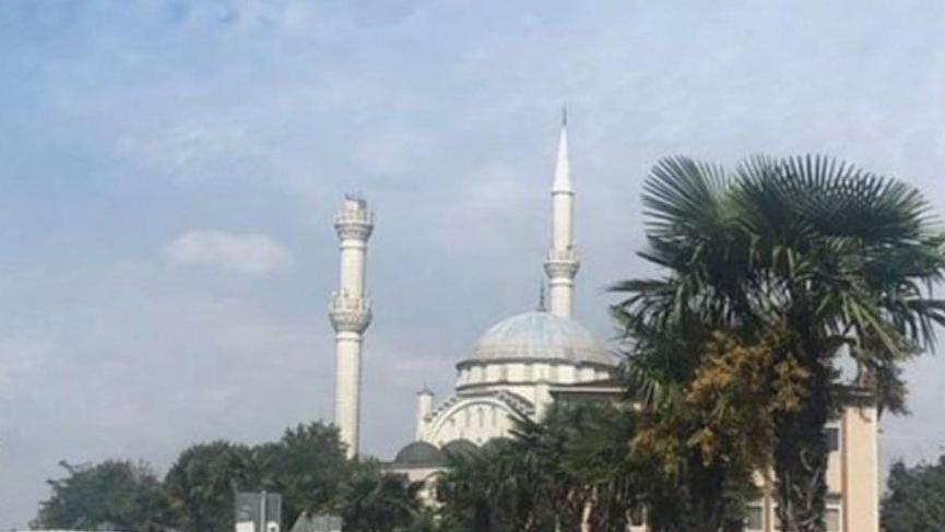 Deprem caminin minaresini yıktı! 2