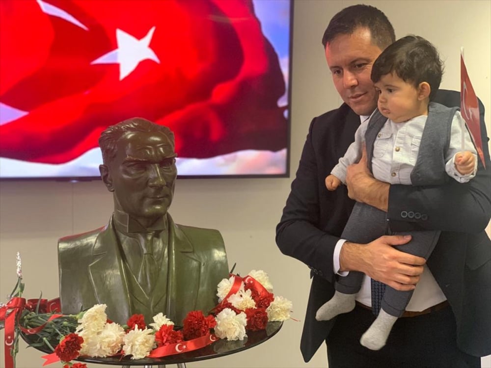 Atatürk, Türk Bayrağı'nın dalgalandığı her yerde! 10