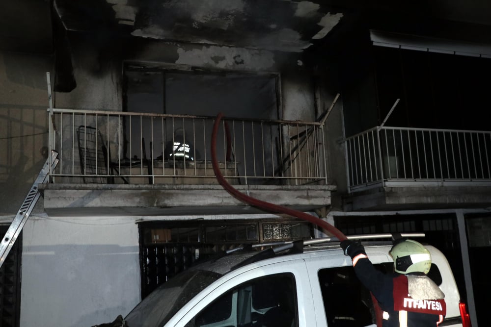 Ankara'da yangın: 3'ü çocuk 5 kişi dumandan etkilendi 10