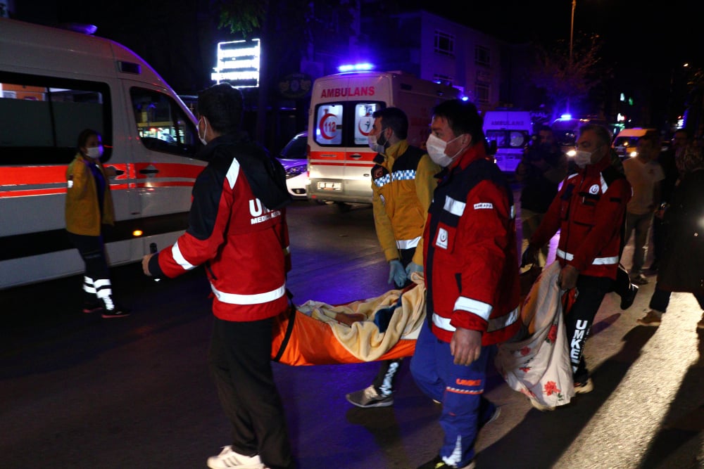 Ankara'da yangın: 3'ü çocuk 5 kişi dumandan etkilendi 3