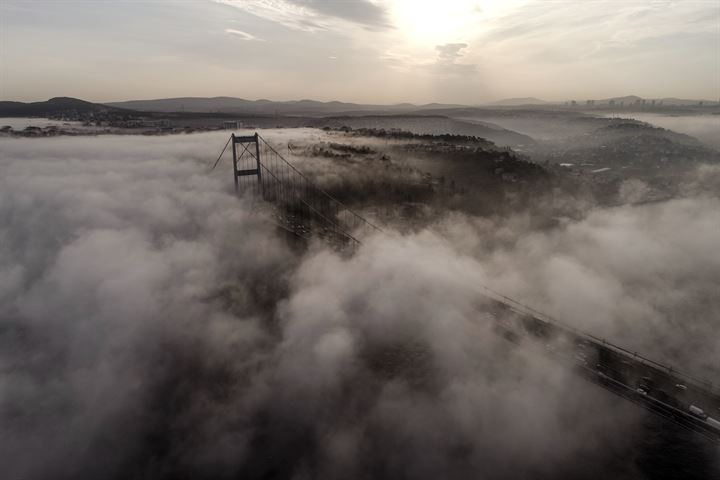 İstanbul Boğazı'nda sis manzaraları 3