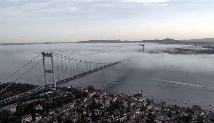 İstanbul Boğazı'nda sis manzaraları 6