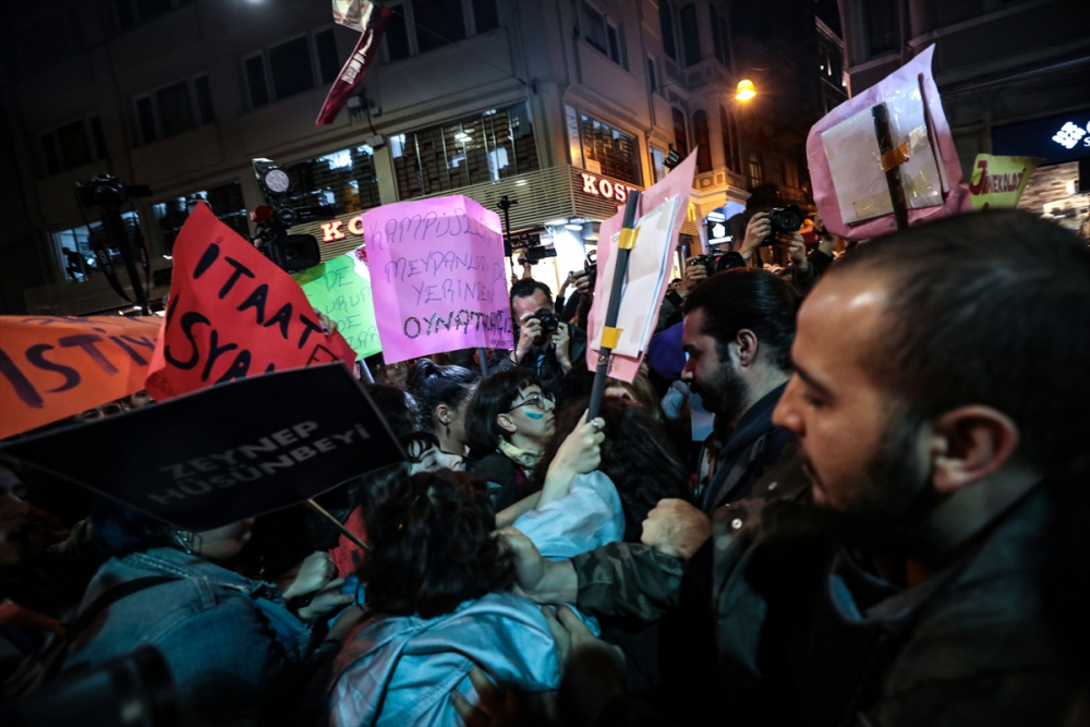 Kadınlar İstiklal Caddesi'nde yürüdü 1