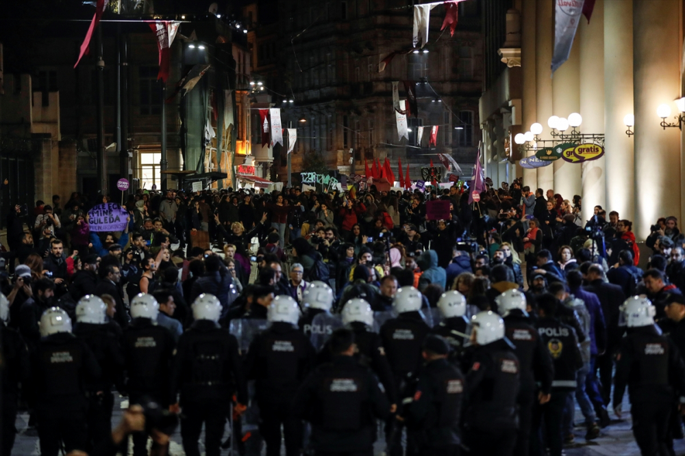 Kadınlar İstiklal Caddesi'nde yürüdü 4