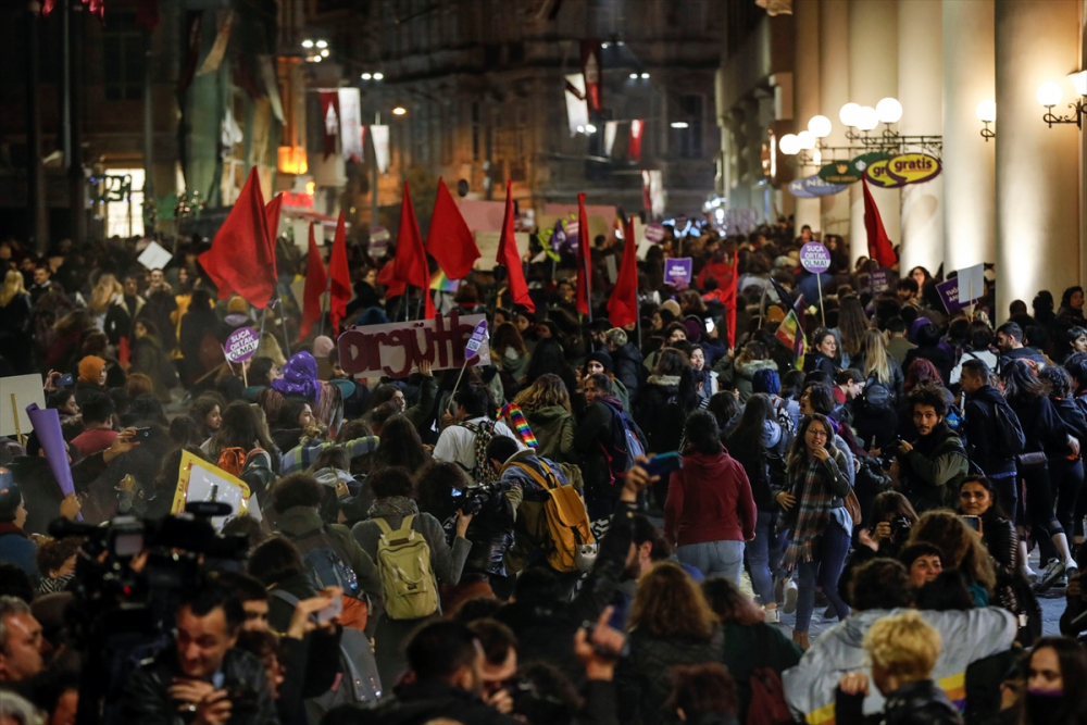 Kadınlar İstiklal Caddesi'nde yürüdü 7