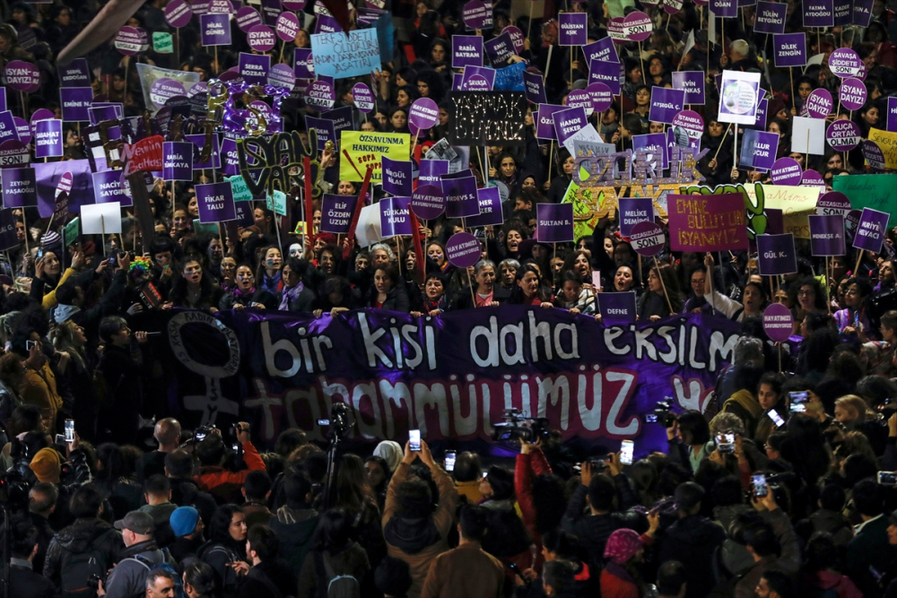 Kadınlar İstiklal Caddesi'nde yürüdü 9