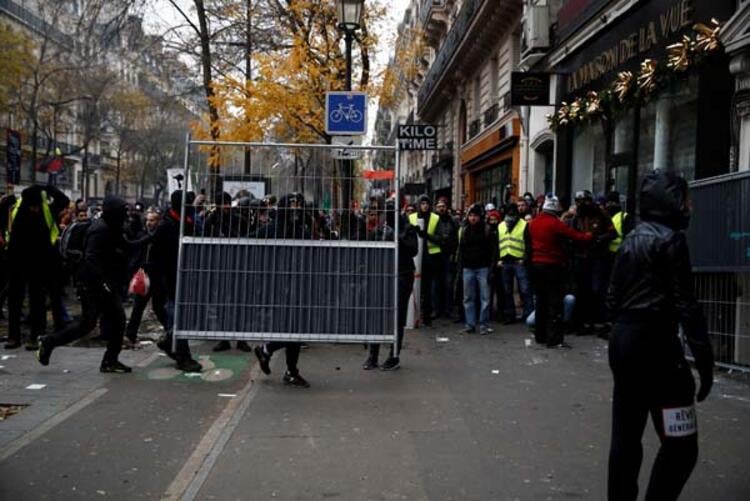 Eylemler kontrolden çıktı! Paris yanıyor! 3