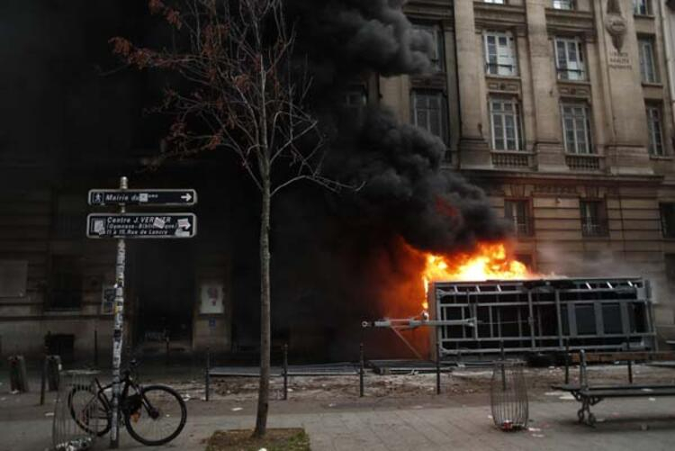 Eylemler kontrolden çıktı! Paris yanıyor! 9