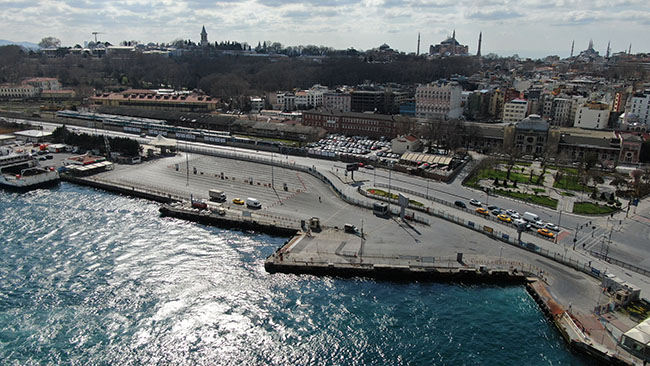 Vatandaşlar evlere kapandı: Meydanlar boş kaldı, kafeler kapandı 3