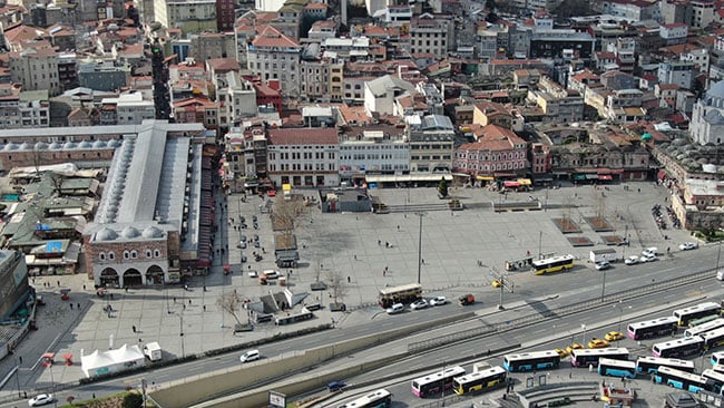 Vatandaşlar evlere kapandı: Meydanlar boş kaldı, kafeler kapandı 5