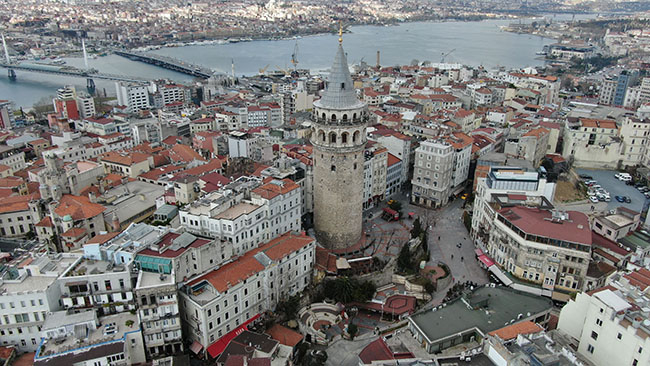 Vatandaşlar evlere kapandı: Meydanlar boş kaldı, kafeler kapandı 9