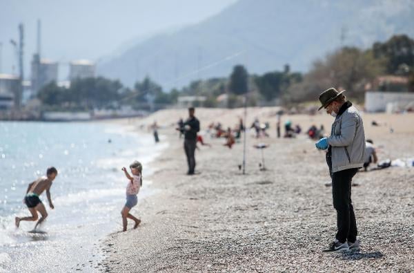 Antalya sahil'de vatandaş korona dinlemedi: Yok artık 1