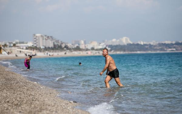 Antalya sahil'de vatandaş korona dinlemedi: Yok artık 5