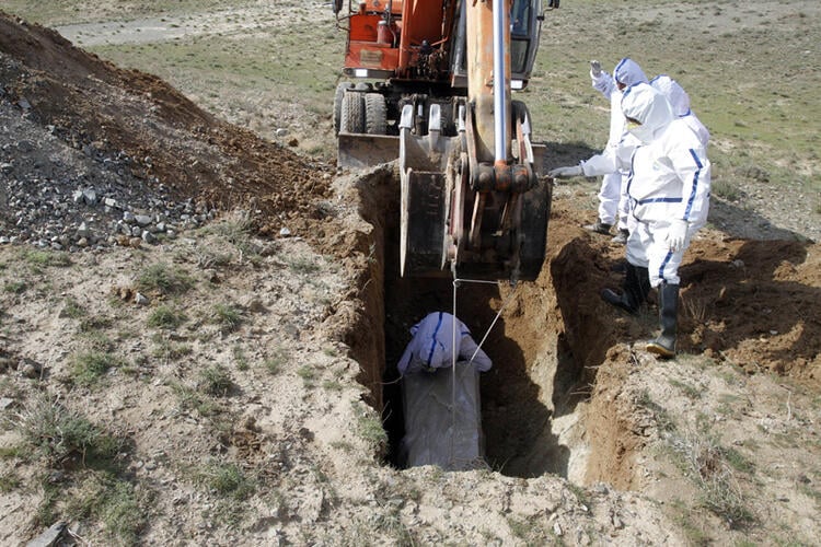 O kadar tehlikeli buldular ki dağ başına gömdüler 4