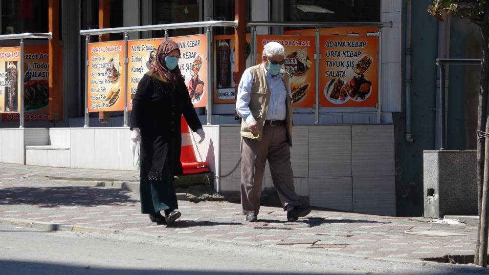 65 yaş üstü 50 gün sonra pazar keyfi yaptı 15