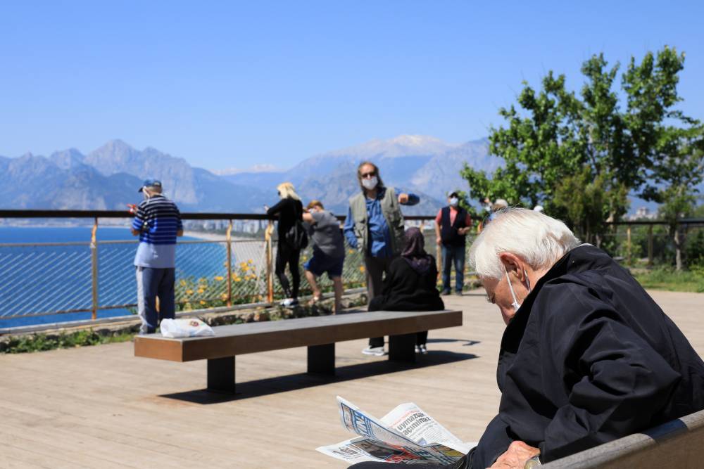 65 yaş üstü 50 gün sonra pazar keyfi yaptı 19