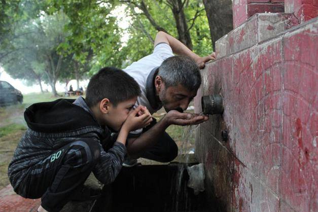 Bursa'da şaşırtan görüntü: Bu çeşmenin suyu alev alev yanıyor 7