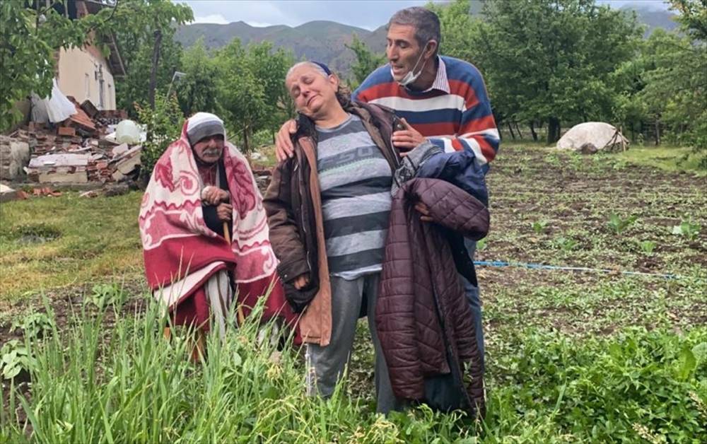 Bingöl'deki depremin ardından bölgeden ilk görüntüler 11