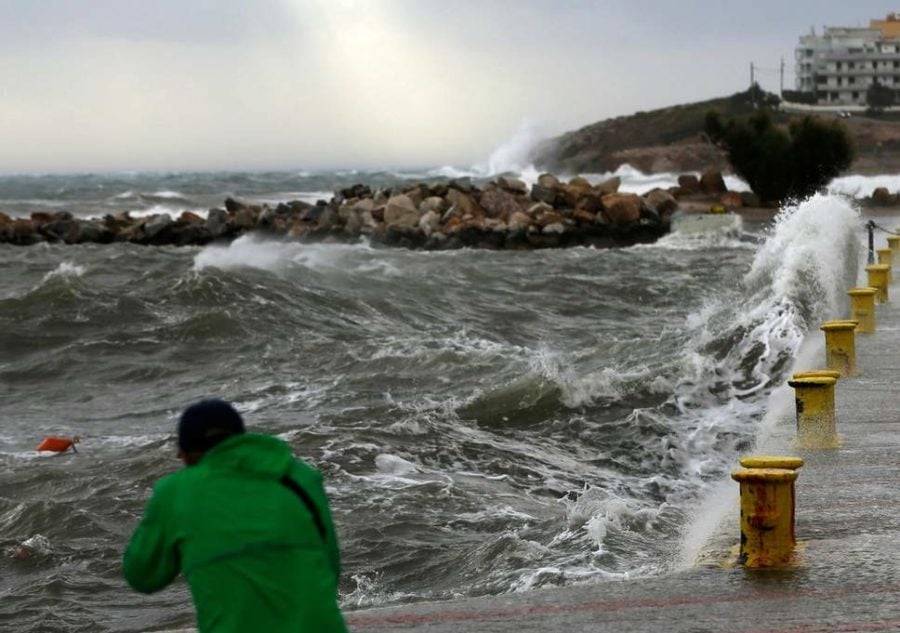 İnsanların üstüne aniden çöktü, felaket gece yarısı geldi 6