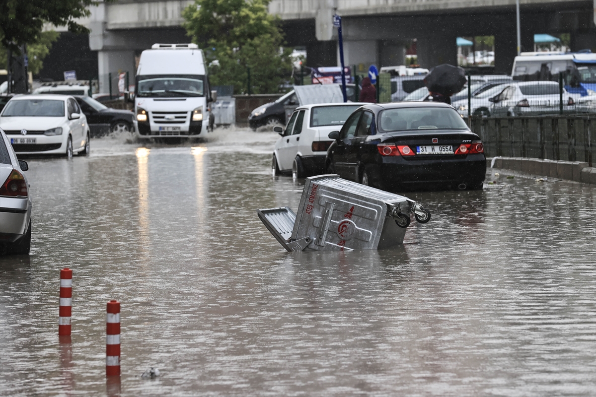 Ankara'yı sel vurdu. Arabalar sürüklendi her şey savruldu 17