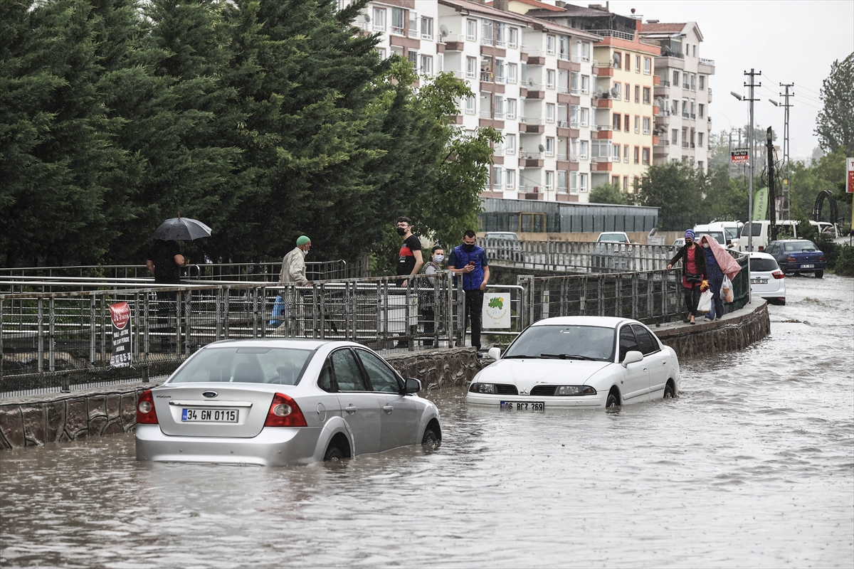 Ankara'yı sel vurdu. Arabalar sürüklendi her şey savruldu 16