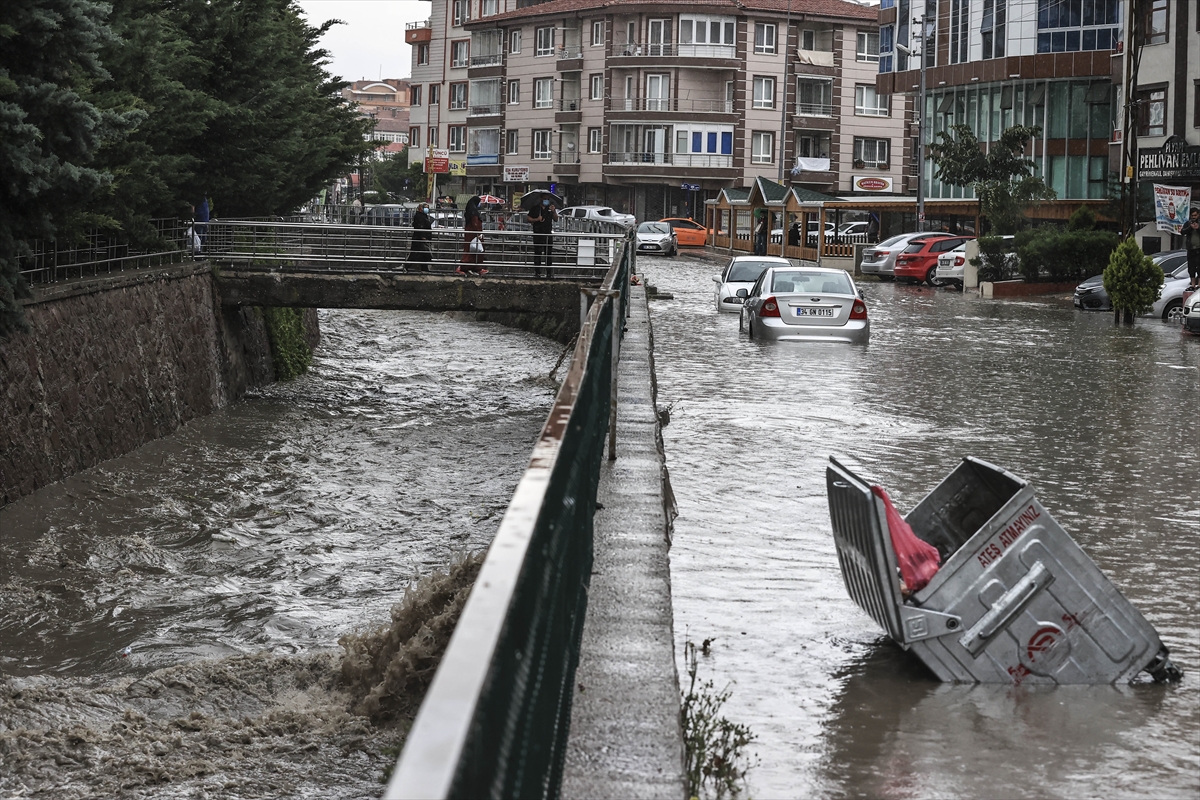 Ankara'yı sel vurdu. Arabalar sürüklendi her şey savruldu 15